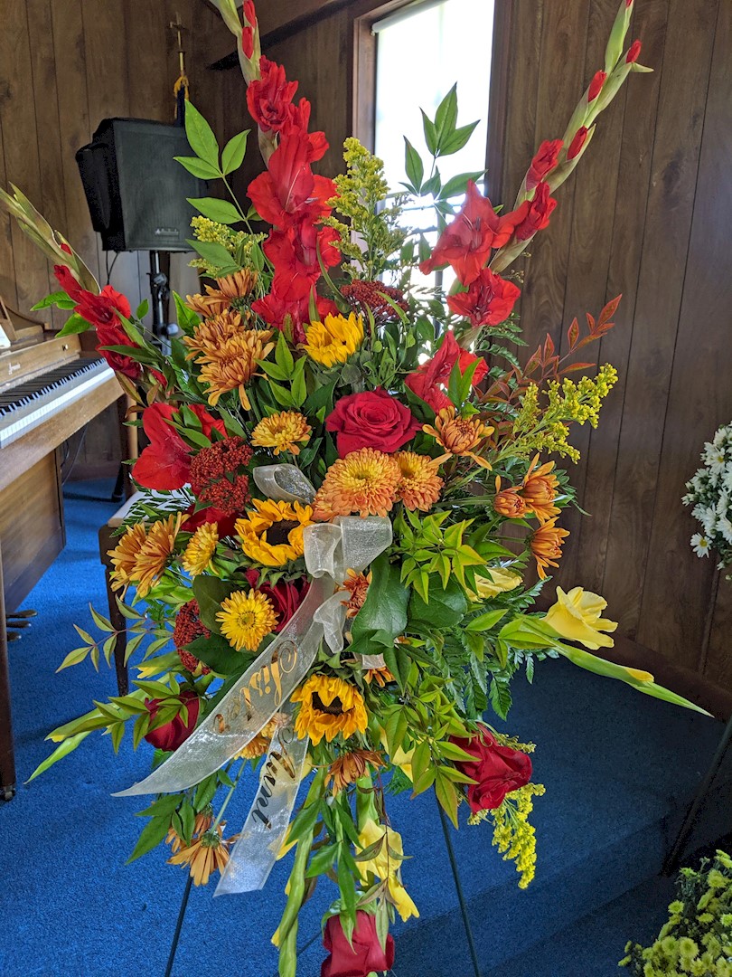 Flowers from Florence Strickland
Luan and Richard Collins
Mike and Alice Hobgood