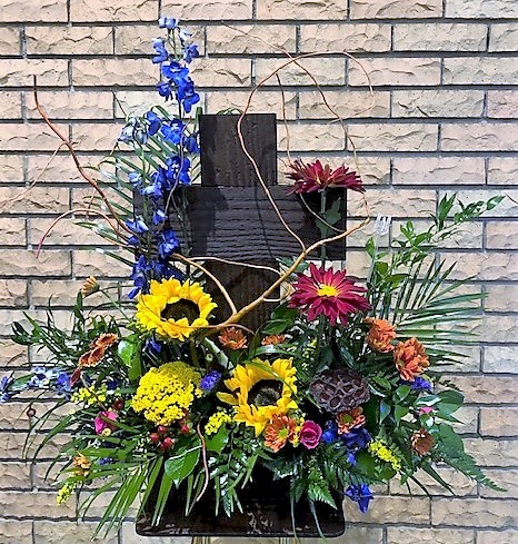 Flowers from Les and Darcy Boggs; Susie Fortune Wells; Stacy Fortune; and Karen Pummel
