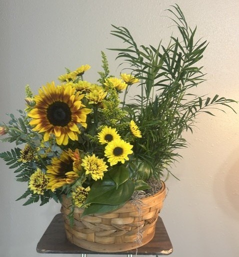 Flowers from Sue and John Travis and Family; Larry and Eileen Dahl and Family; and Marvin and Kimberly Dahl and Family