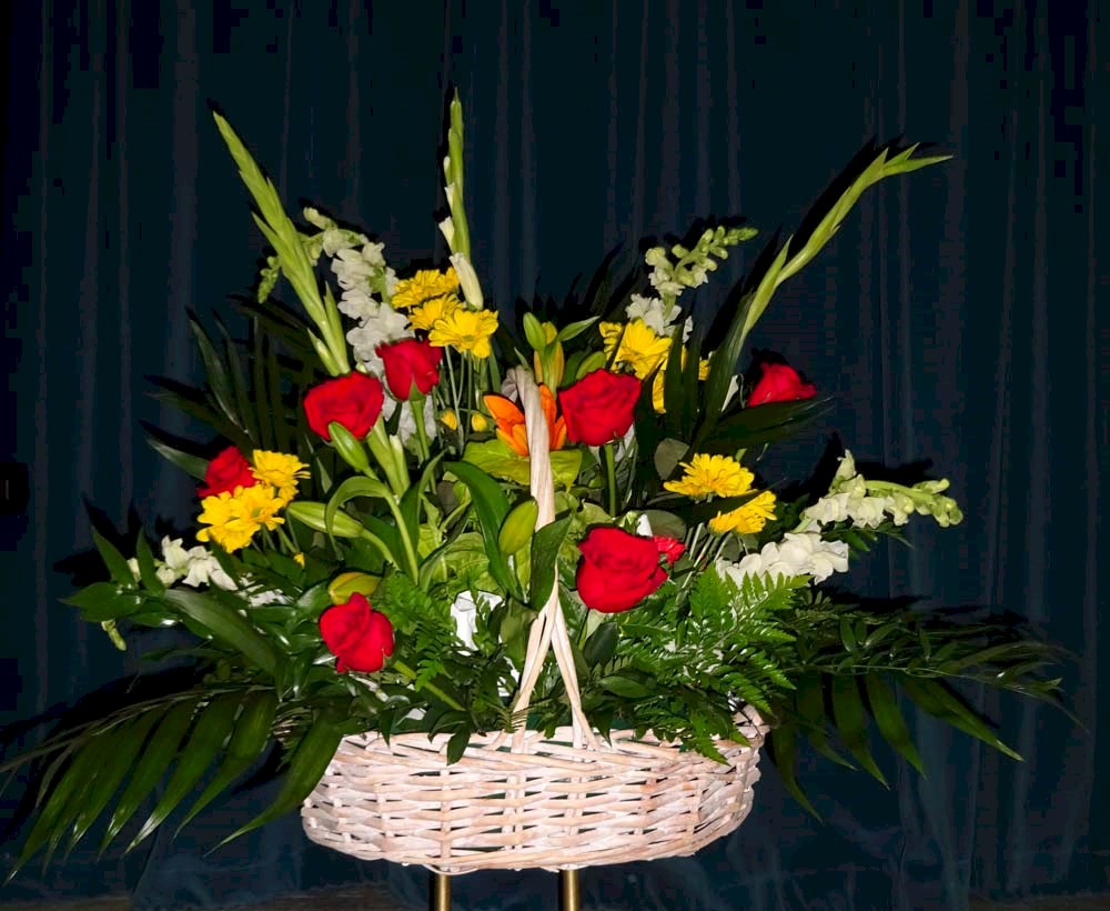 Flowers from Ed Medeck Family
Dave & Marie Medeck, LeeAnn & Dave Kunkel, Lynne & Tom Harris, Lori & Dean Bernick
Lisa & Paul Steffans, Bethany Kunkel