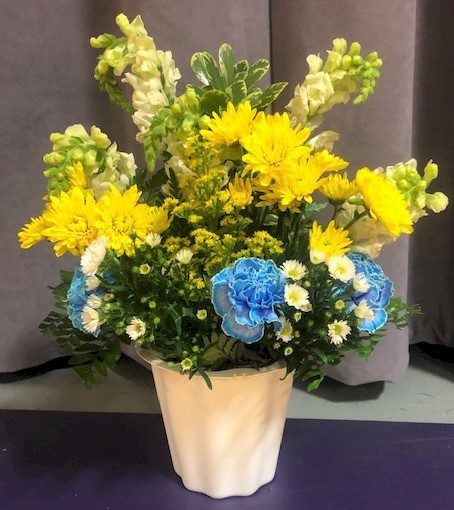 Flowers from Bonnie and Owen, Kassidy, Kwincy, Tia, Tara, Tayta, Josh, and Families