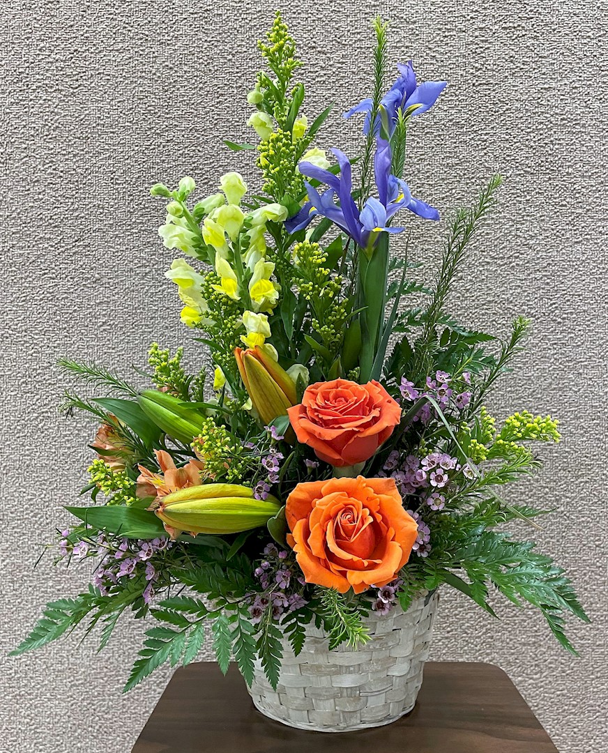Flowers from Fred and Lynn Dewey; Melissa and Dirk Anderson Family; Robert and Jessi Kampshoff Family; Matt and Amy Dewey; Justin and Ashley Huether Family; and Forest and Kassie Byers Family