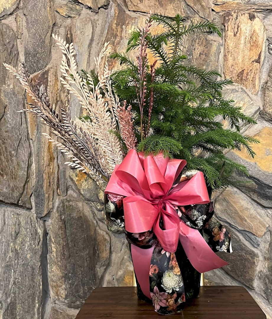 Flowers from Peggy and PeeWee Hook; Leo and Sandra Gittings; Sandee Gittings; Charles and Diane Gittings; and Joe and Kathy Gittings and Families